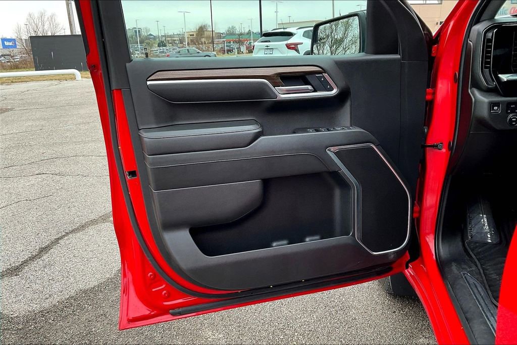 Used 2025 Chevrolet Silverado 1500 LT image 18