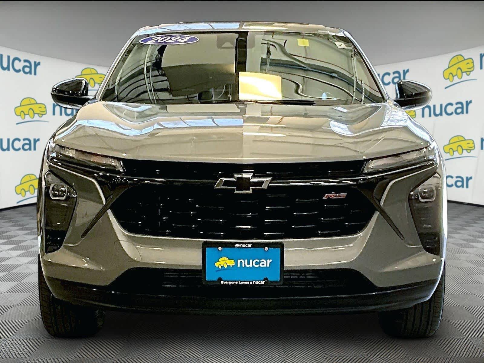 Used 2024 Chevrolet Trax RS FWD image 2