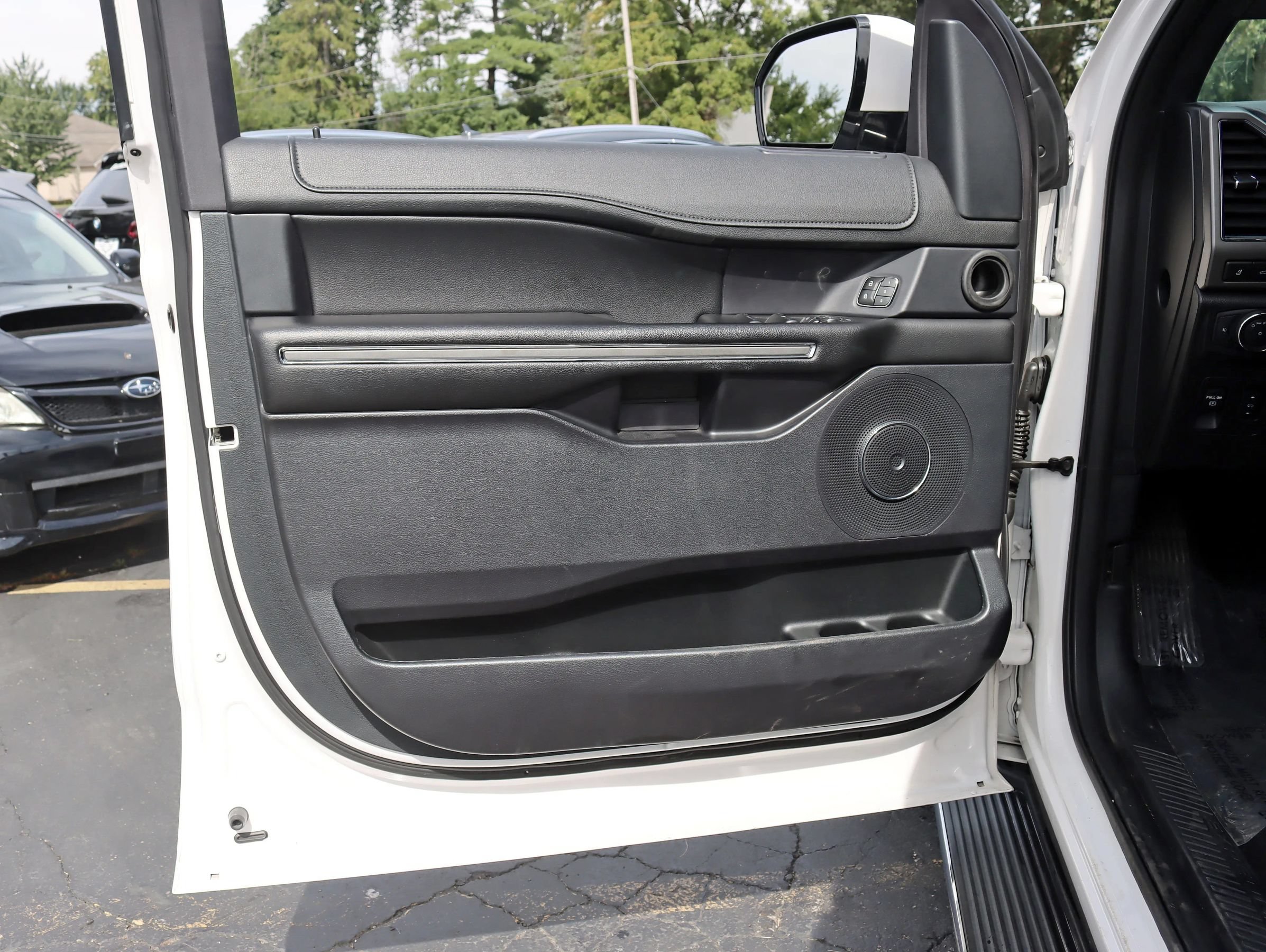 Used 2019 Ford Expedition XLT w/ Equipment Group 202A AWD/4WD image 35