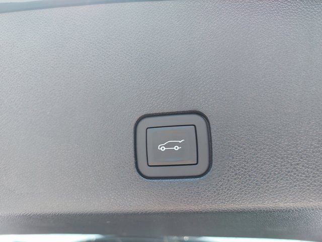 Used 2025 Cadillac XT6 Premium Luxury w/ Technology Package image 16