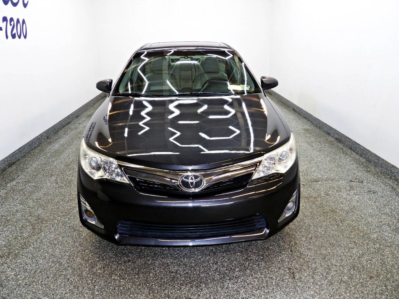 Used 2013 Toyota Camry XLE FWD image 2