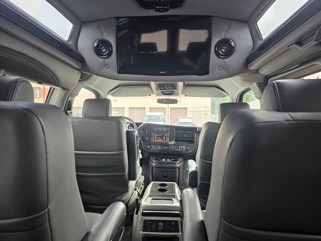 Used 2017 GMC Savana 2500 RWD image 32