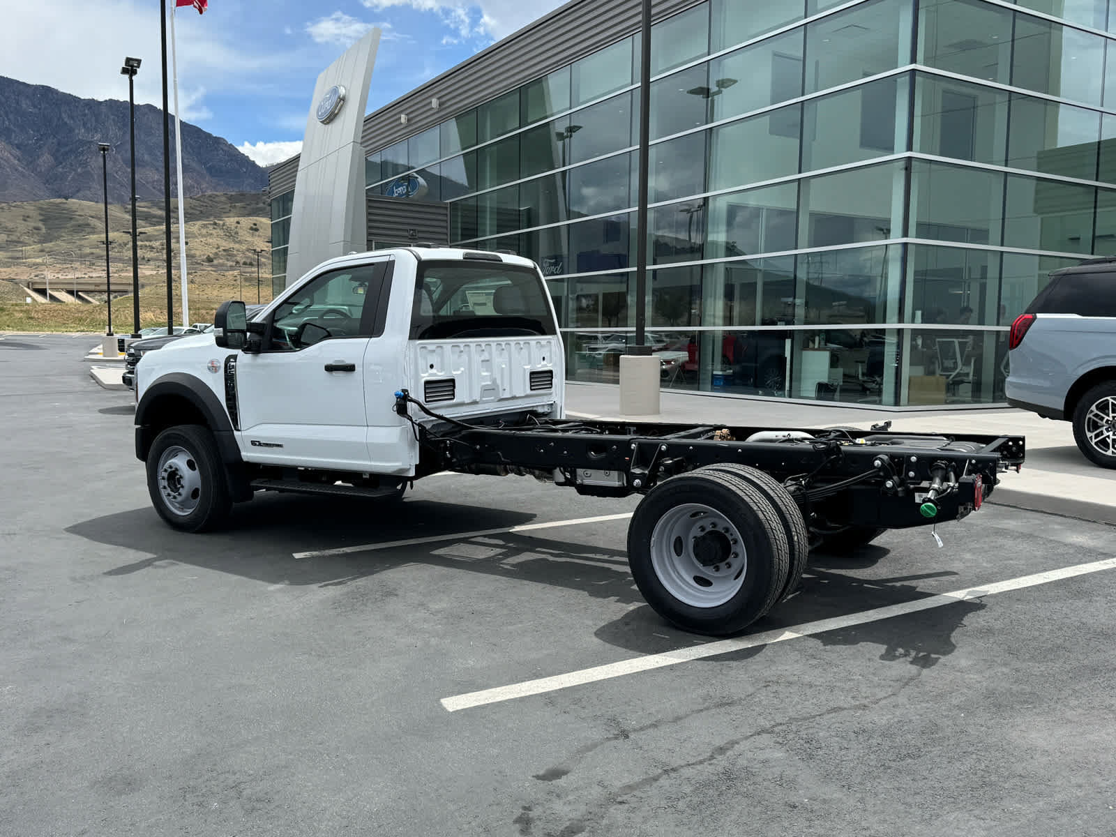 New 2026 Ford F550 4x4 Regular Cab Super Duty w/ XL Chrome Package image 10