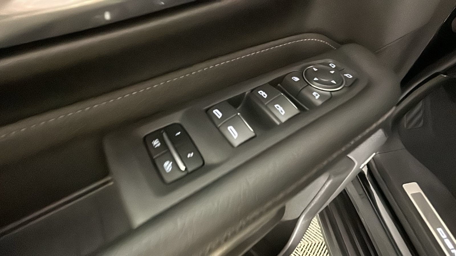 Used 2024 GMC Yukon XL Denali w/ Advanced Technology Package AWD/4WD image 13
