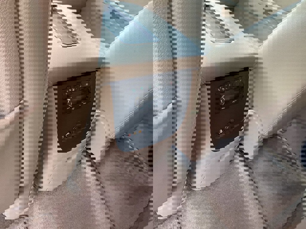 Used 2010 GMC Yukon XL SLT w/ SLT-2 Equipment Package image 13