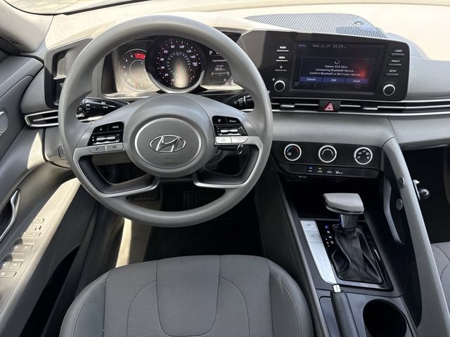 Used 2021 Hyundai Elantra SE FWD image 10