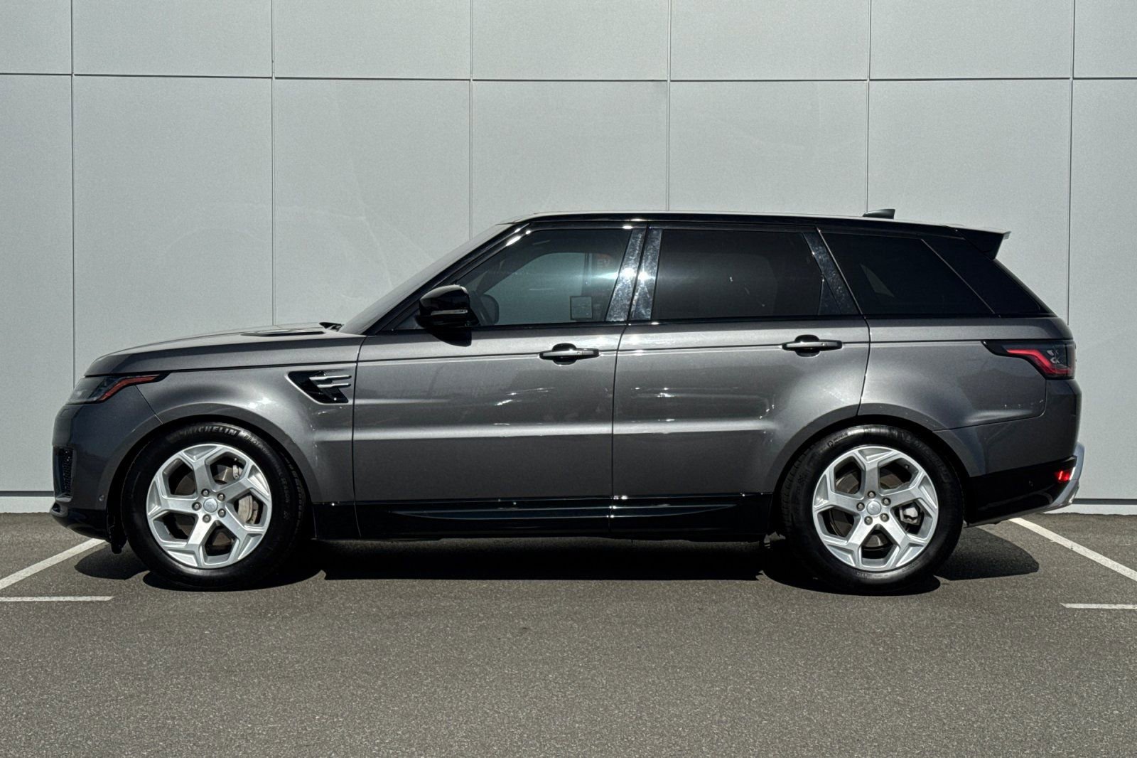 Used 2019 Land Rover Range Rover Sport HSE AWD/4WD image 2