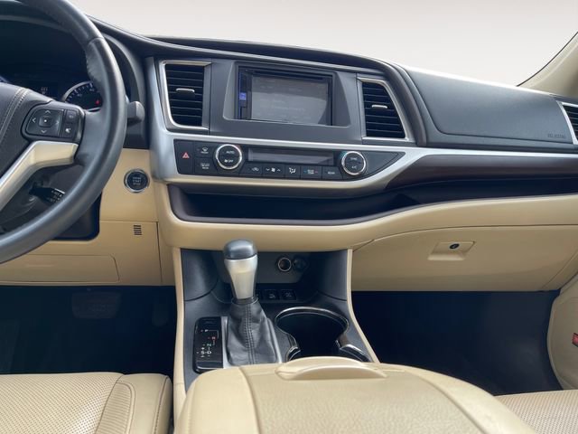 Used 2014 Toyota Highlander Limited AWD/4WD image 11