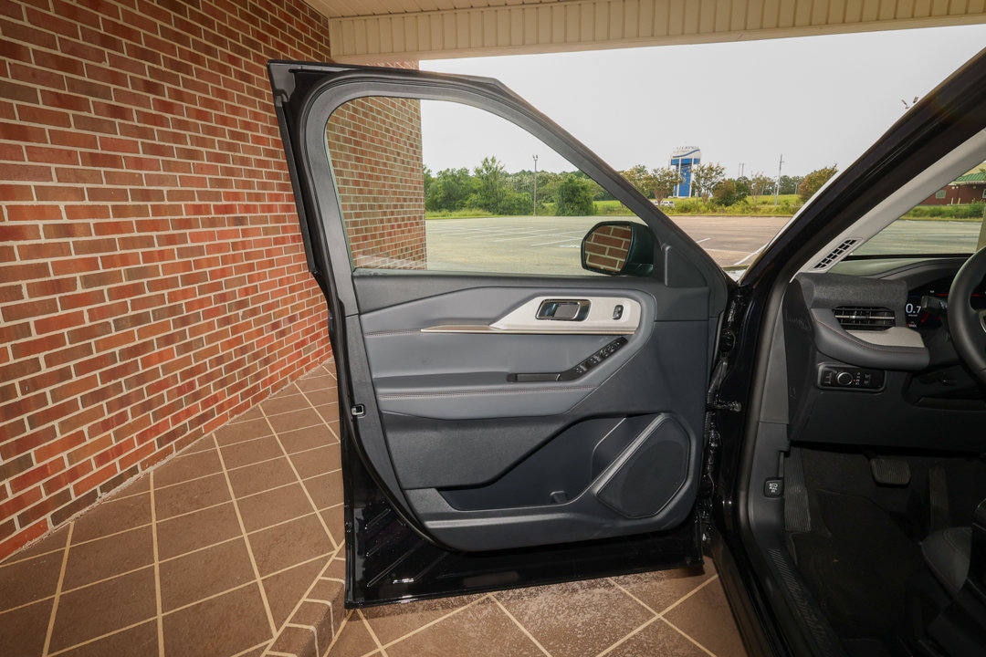 New 2026 Ford Explorer Active RWD image 9