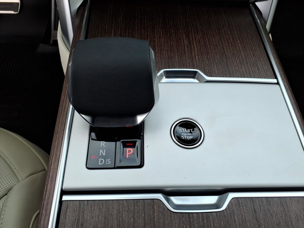 New 2026 Land Rover Range Rover SE image 13