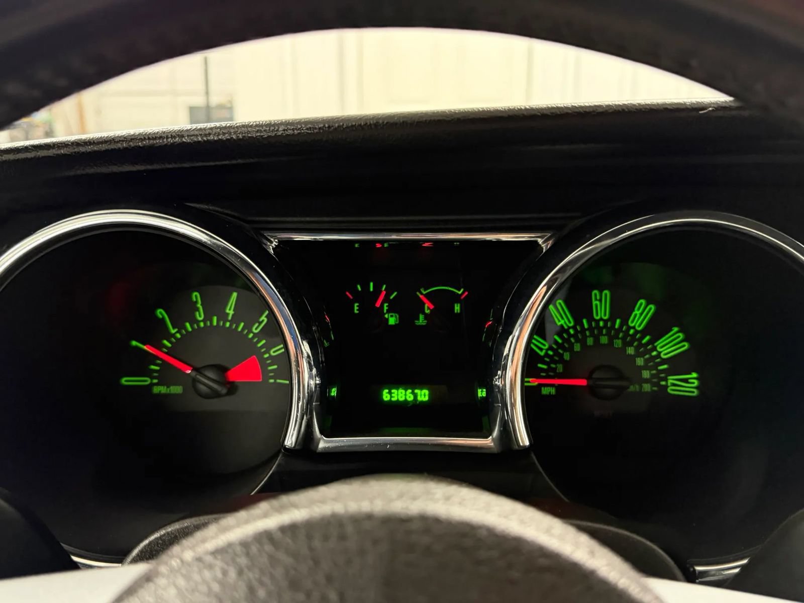 Used 2005 Ford Mustang Premium RWD image 25
