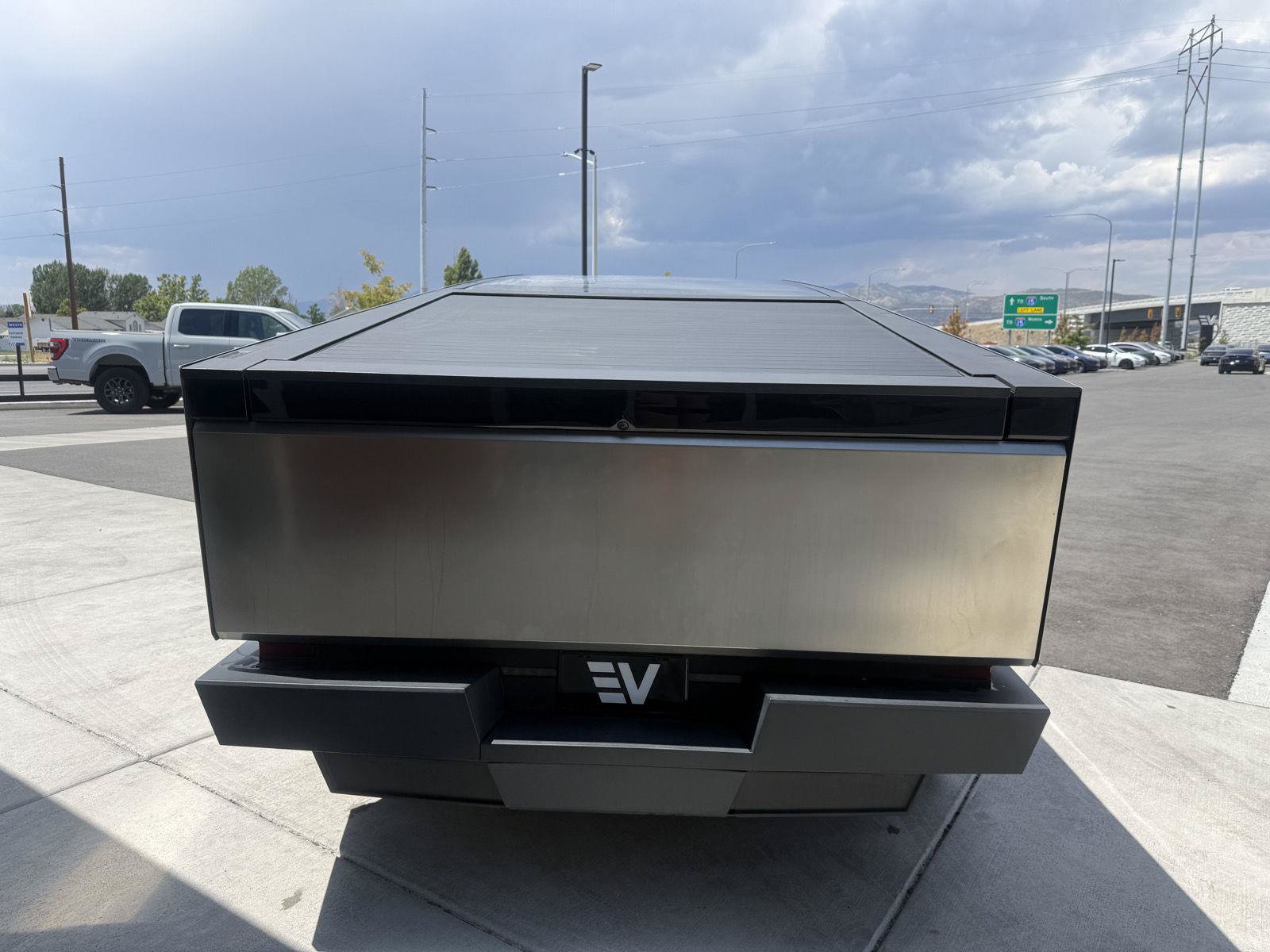 Used 2024 Tesla Cybertruck AWD Crew Cab image 7