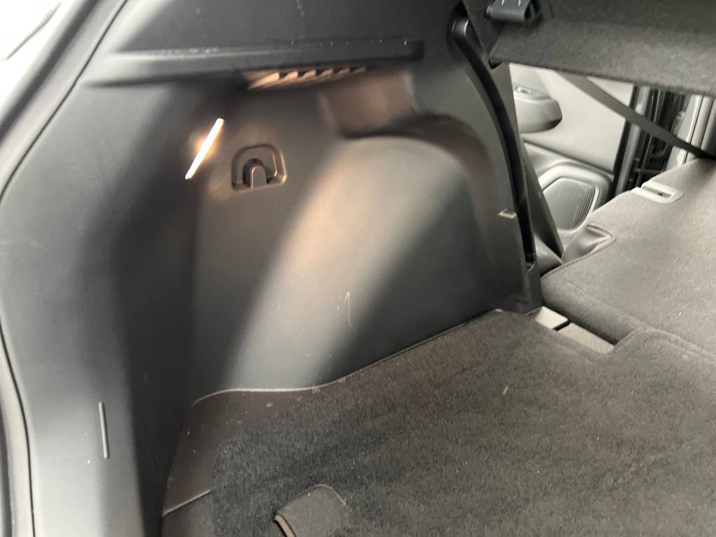 Used 2025 Hyundai Venue SE image 30