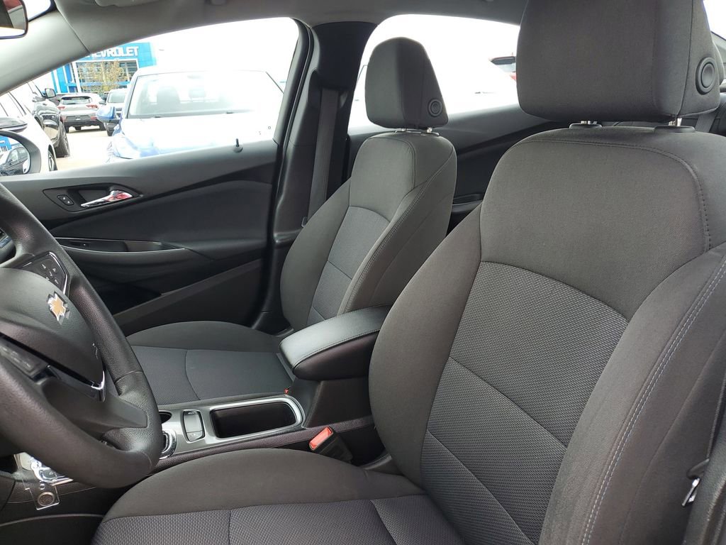 Used 2019 Chevrolet Cruze LT FWD image 5