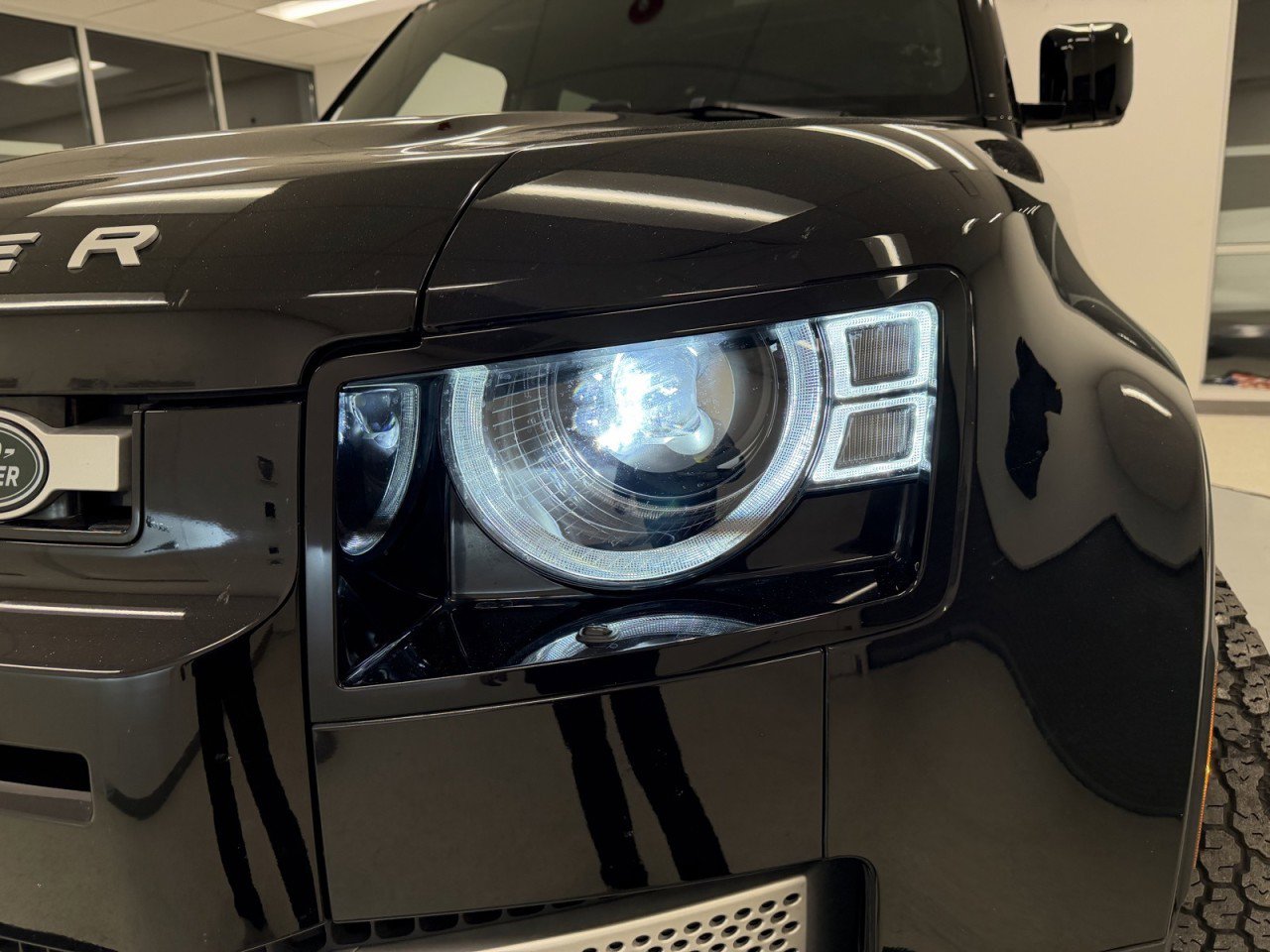 Used 2025 Land Rover Defender 110 S image 53