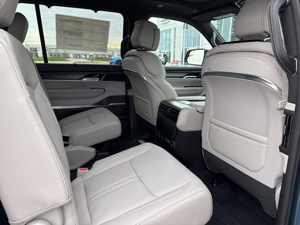 New 2026 Jeep Grand Wagoneer Summit AWD/4WD image 13