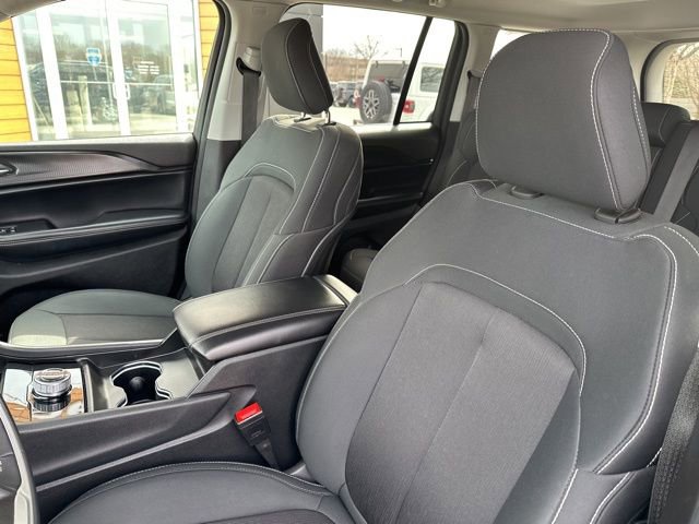 Used 2023 Jeep Grand Cherokee Laredo image 20