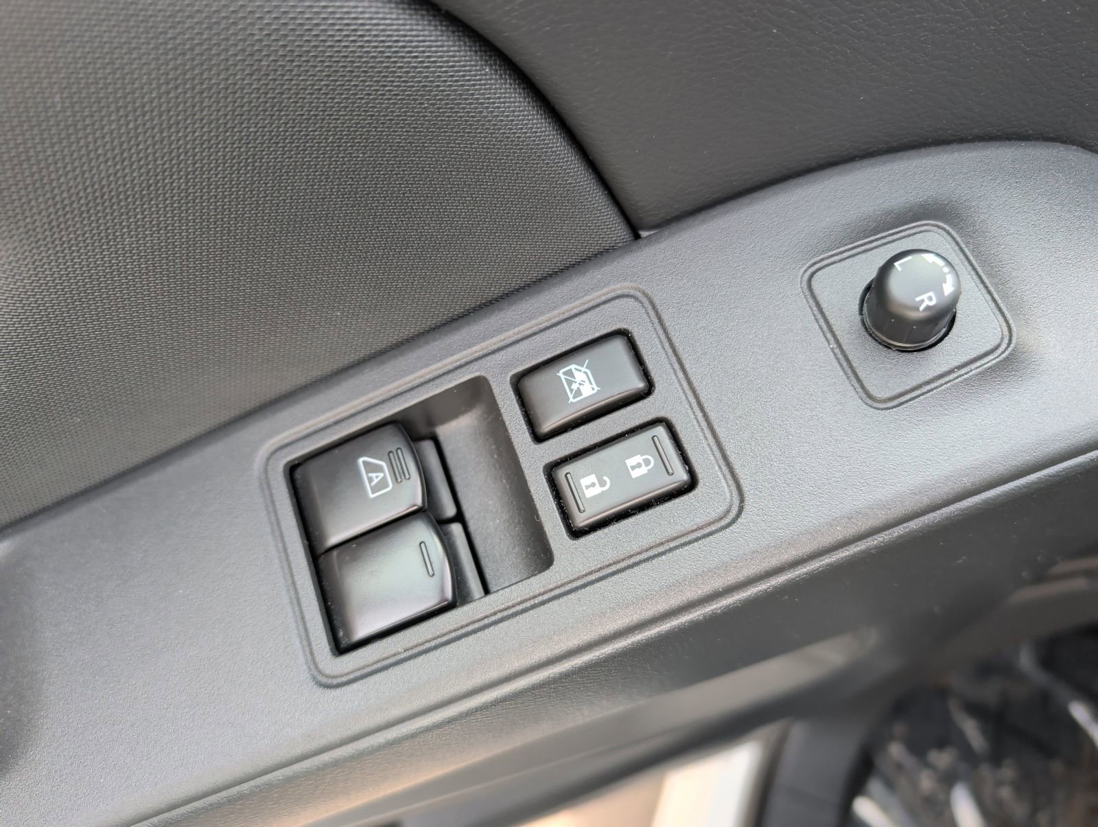 Used 2024 Nissan Frontier SV w/ SV Convenience Package image 16