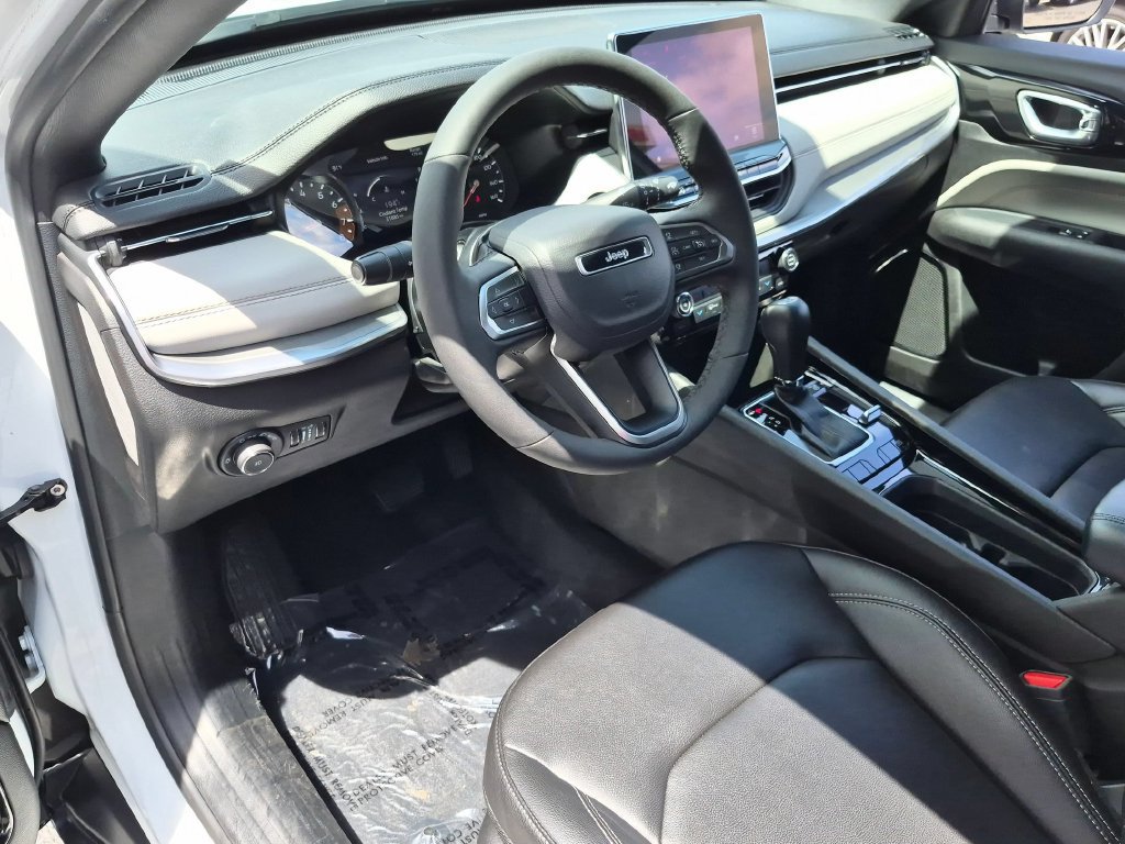 Used 2025 Jeep Compass Limited AWD/4WD image 11