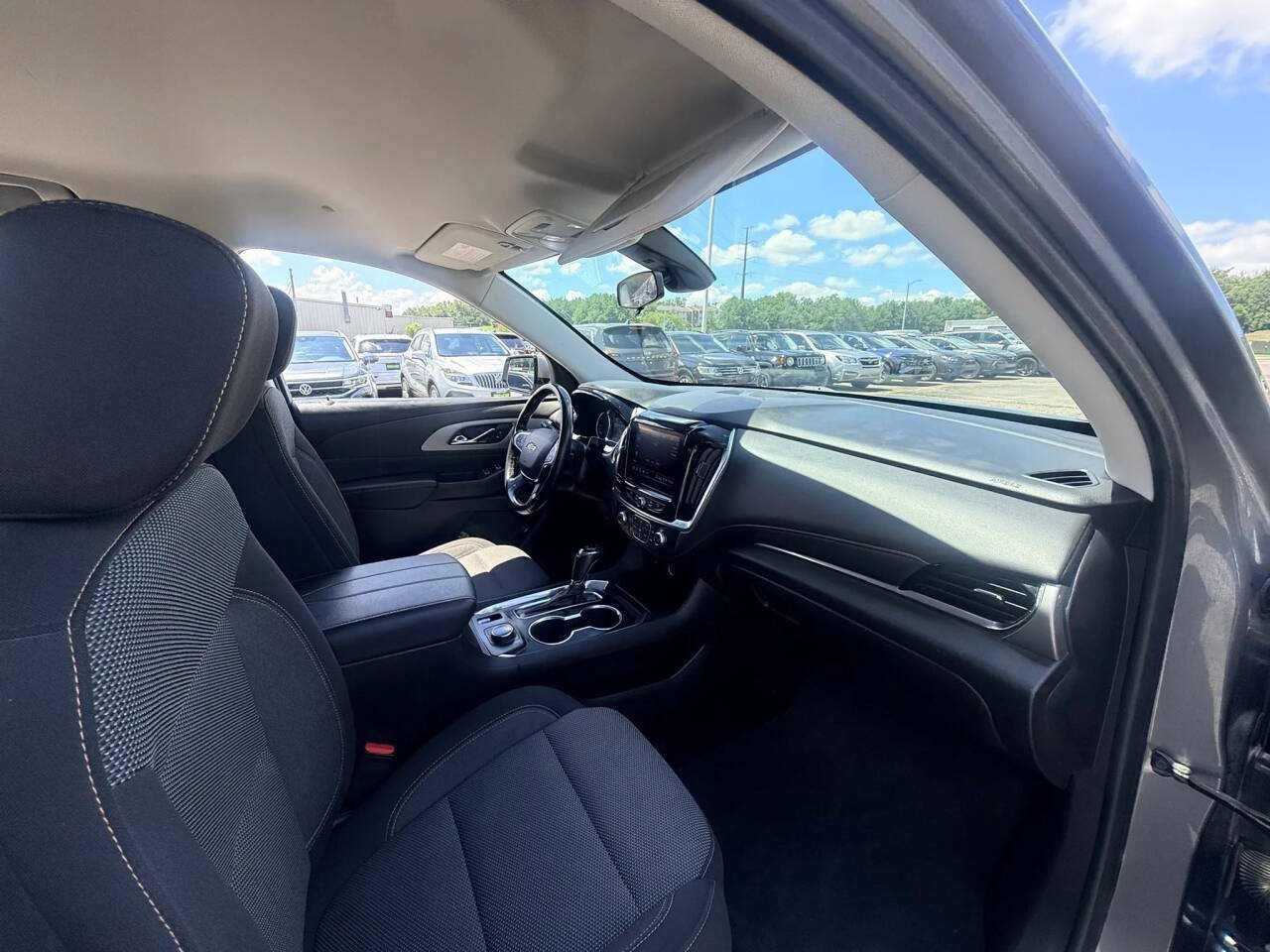 Used 2020 Chevrolet Traverse LT w/ Driver Confidence II Package AWD/4WD image 29