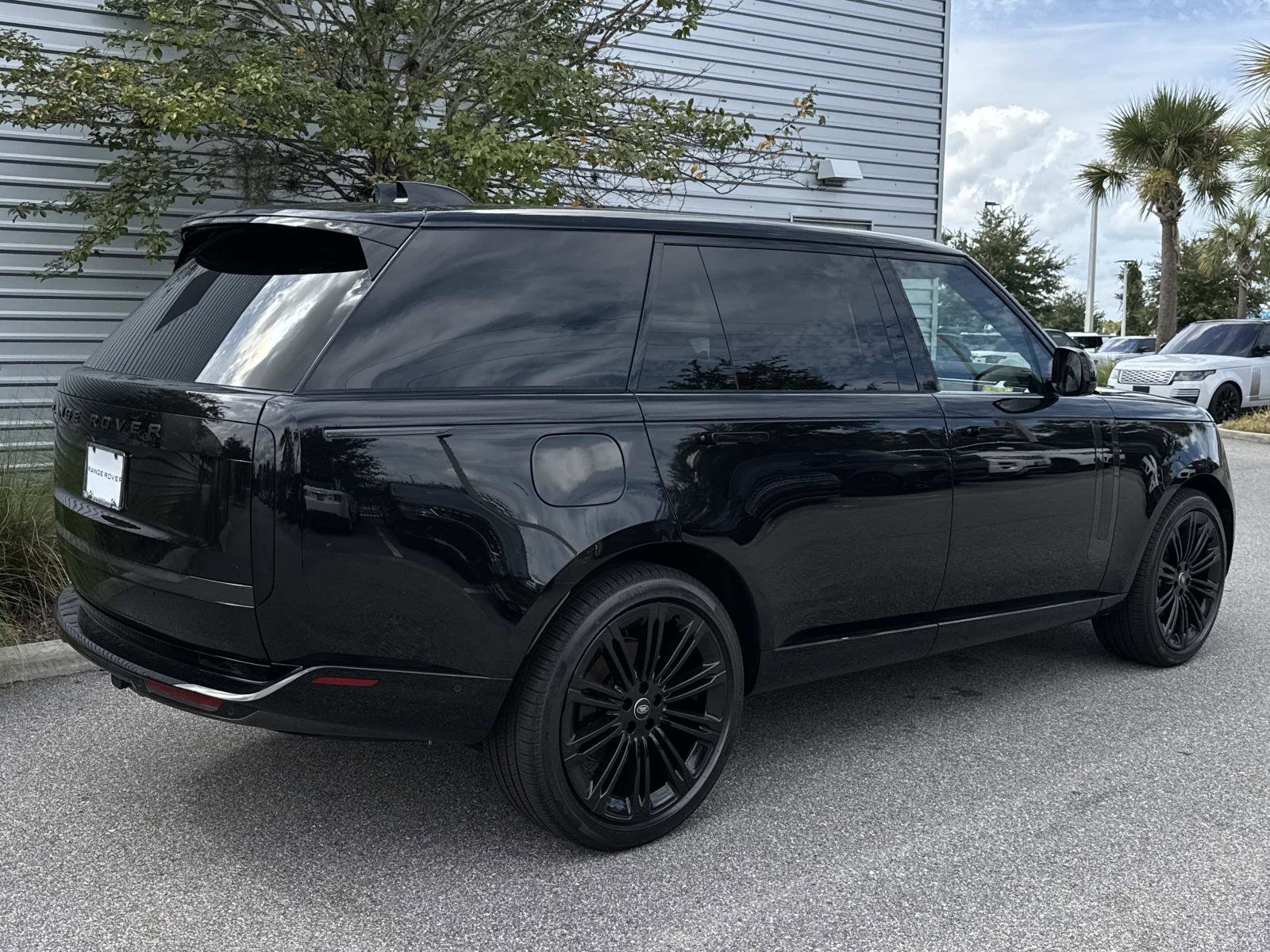 New 2025 Land Rover Range Rover Long Wheelbase SE image 6