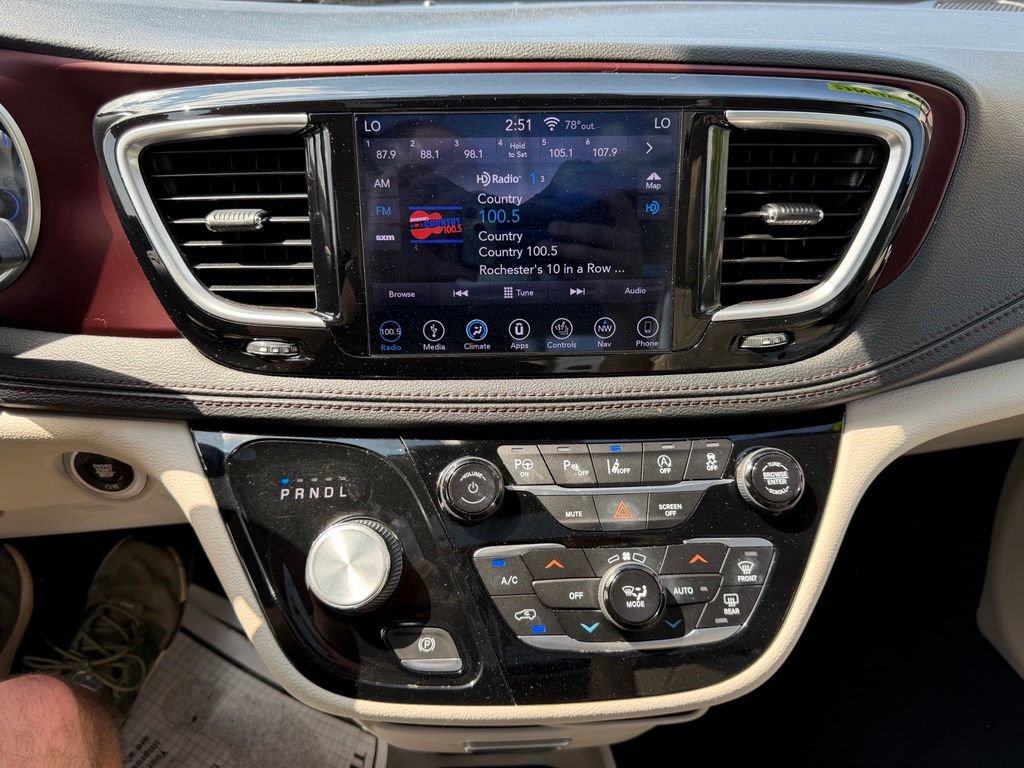 Used 2019 Chrysler Pacifica Limited w/ Advanced Safetytec Group FWD image 8