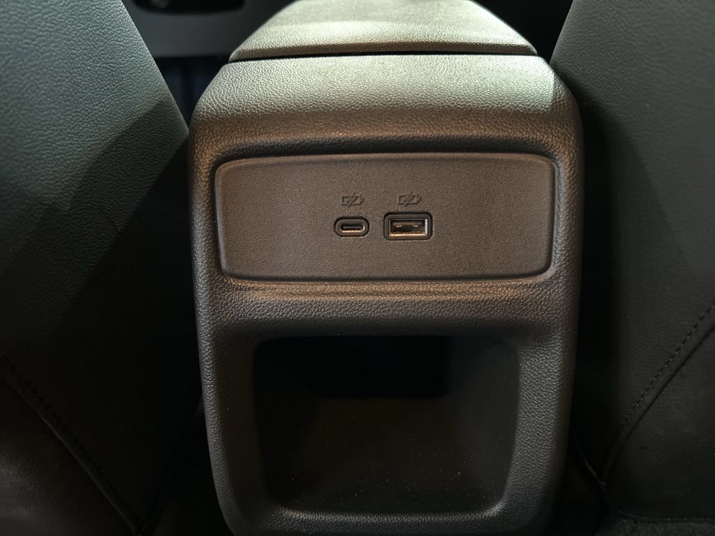 Used 2025 Chevrolet Trax LT FWD image 31