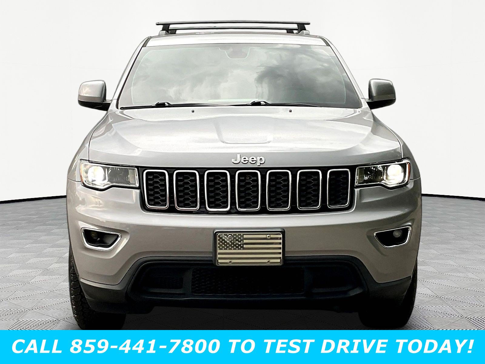 Used 2020 Jeep Grand Cherokee Laredo AWD/4WD image 2