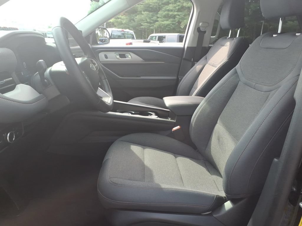 Used 2026 Ford Explorer Active AWD/4WD image 18