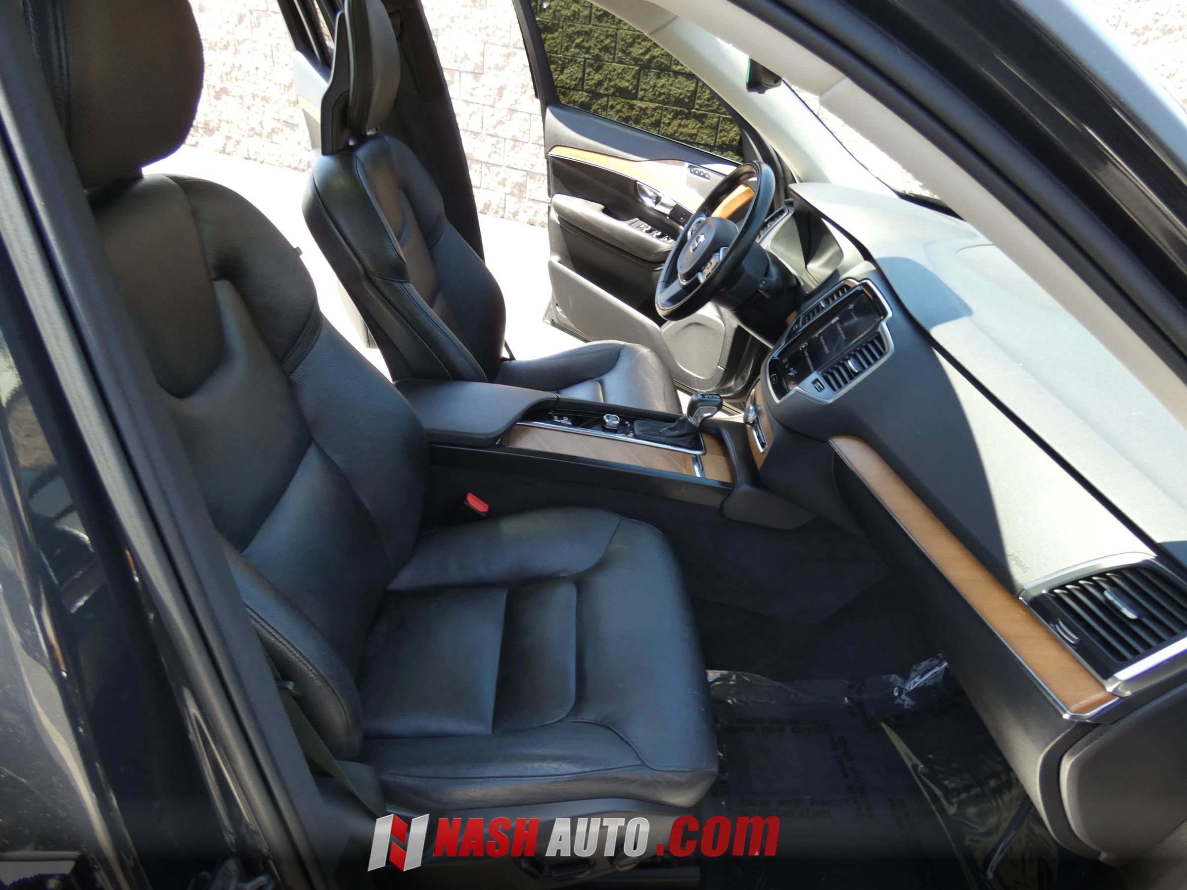 Used 2022 Volvo XC90 T5 Momentum w/ Climate Package AWD/4WD image 27