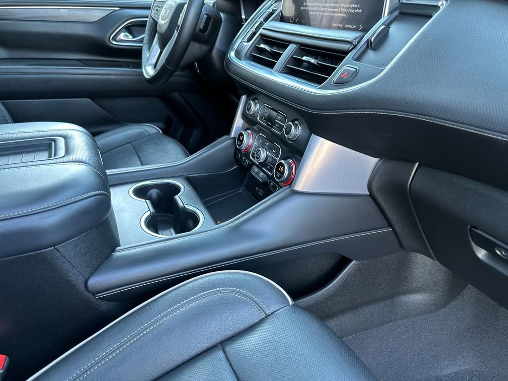Used 2023 GMC Yukon SLT w/ SLT Premium Package image 18