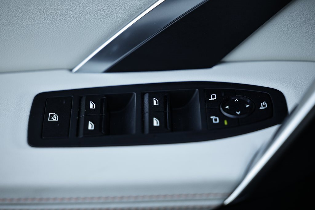 Certified 2025 BMW X2 xDrive28i w/ Technology Package image 18