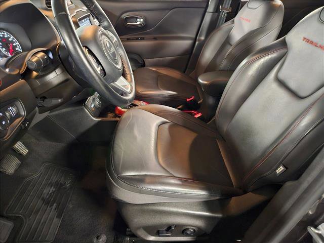 Used 2020 Jeep Renegade Trailhawk w/ Premium Leather Group AWD/4WD image 15