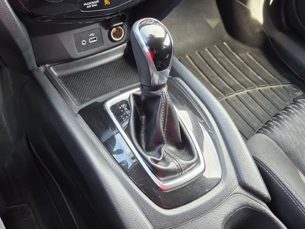 Used 2020 Nissan Rogue SV AWD/4WD image 17