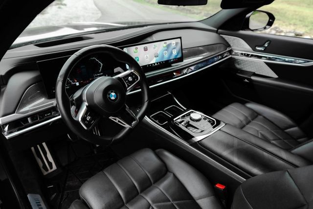 Used 2023 BMW 760i xDrive w/ Luxury Rear Seating Package AWD/4WD image 22