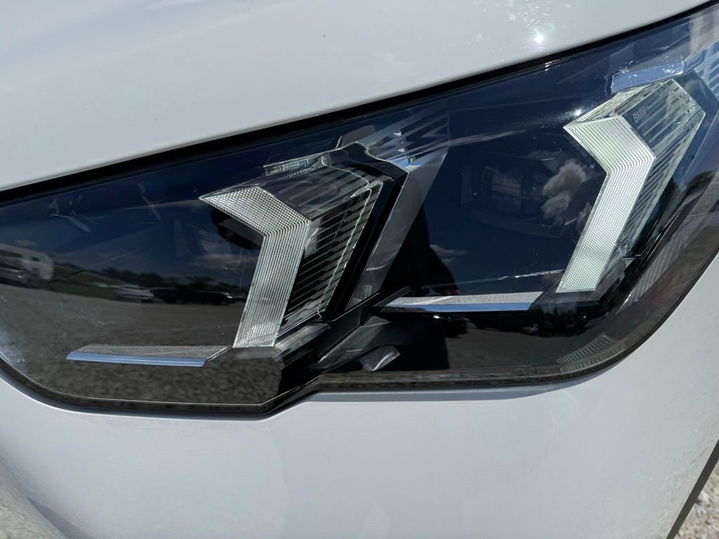 Used 2025 BMW X2 xDrive28i AWD/4WD image 9