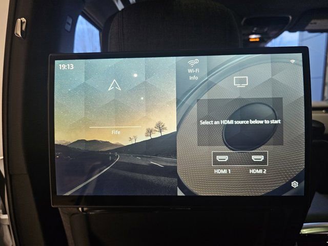 Used 2024 Land Rover Range Rover SV image 18