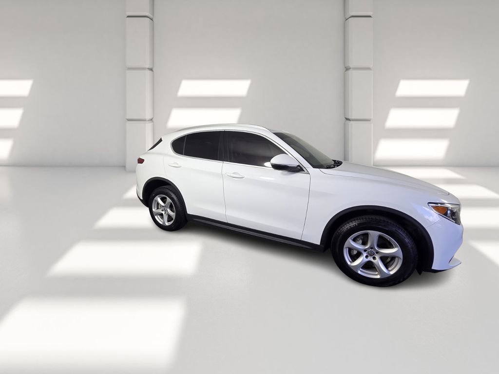 Used 2020 Alfa Romeo Stelvio image 4