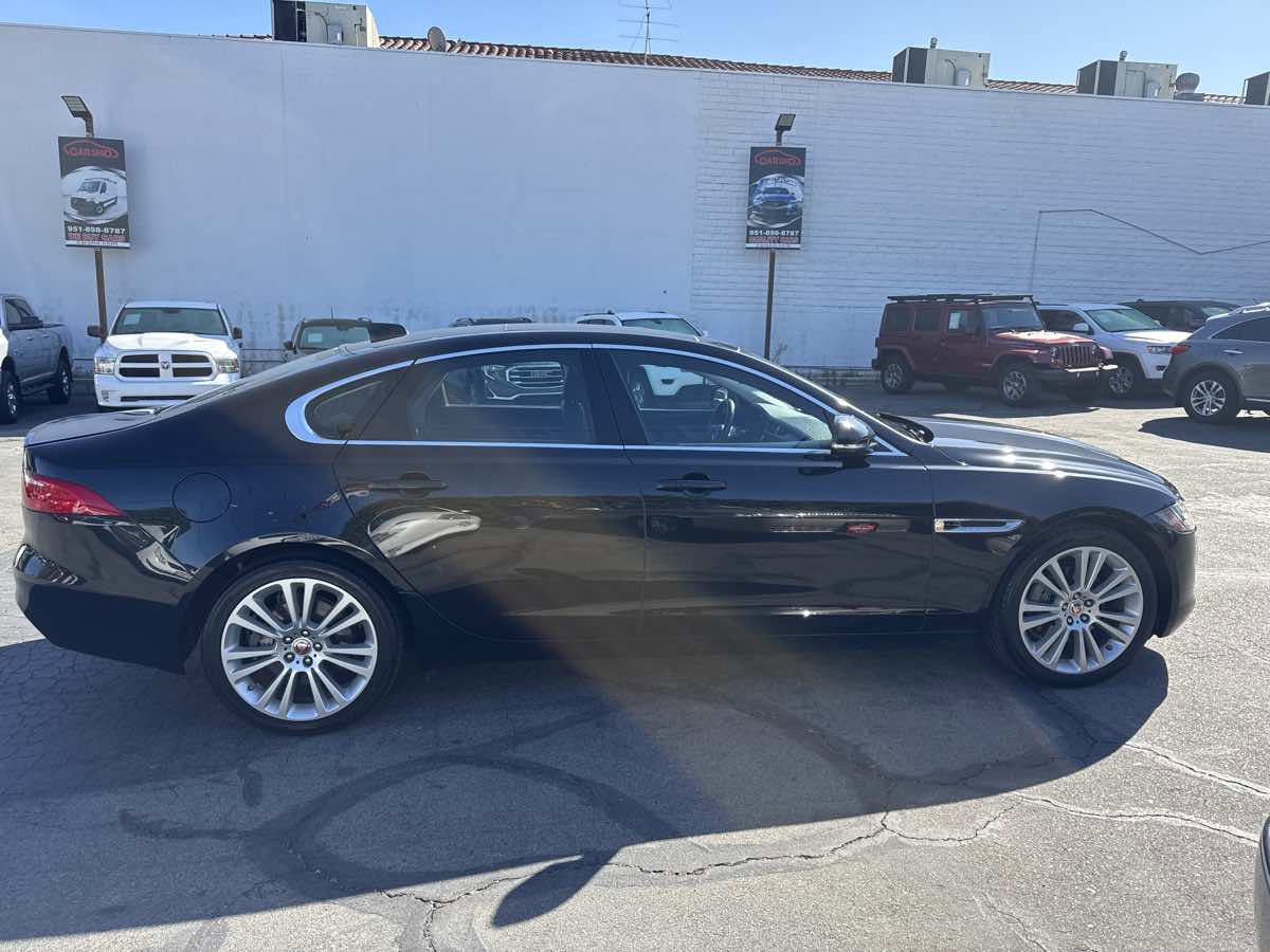 Used 2020 Jaguar XF Premium image 8