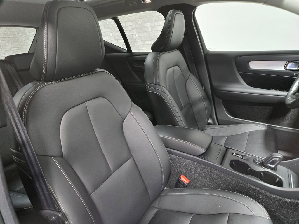 Used 2019 Volvo XC40 T5 Momentum image 54