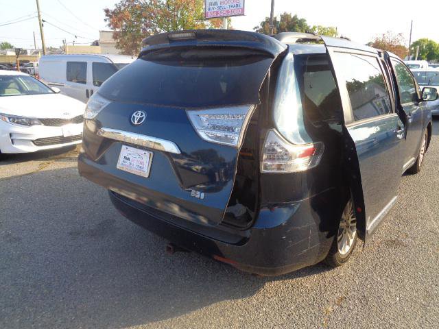 Used 2012 Toyota Sienna XLE image 40