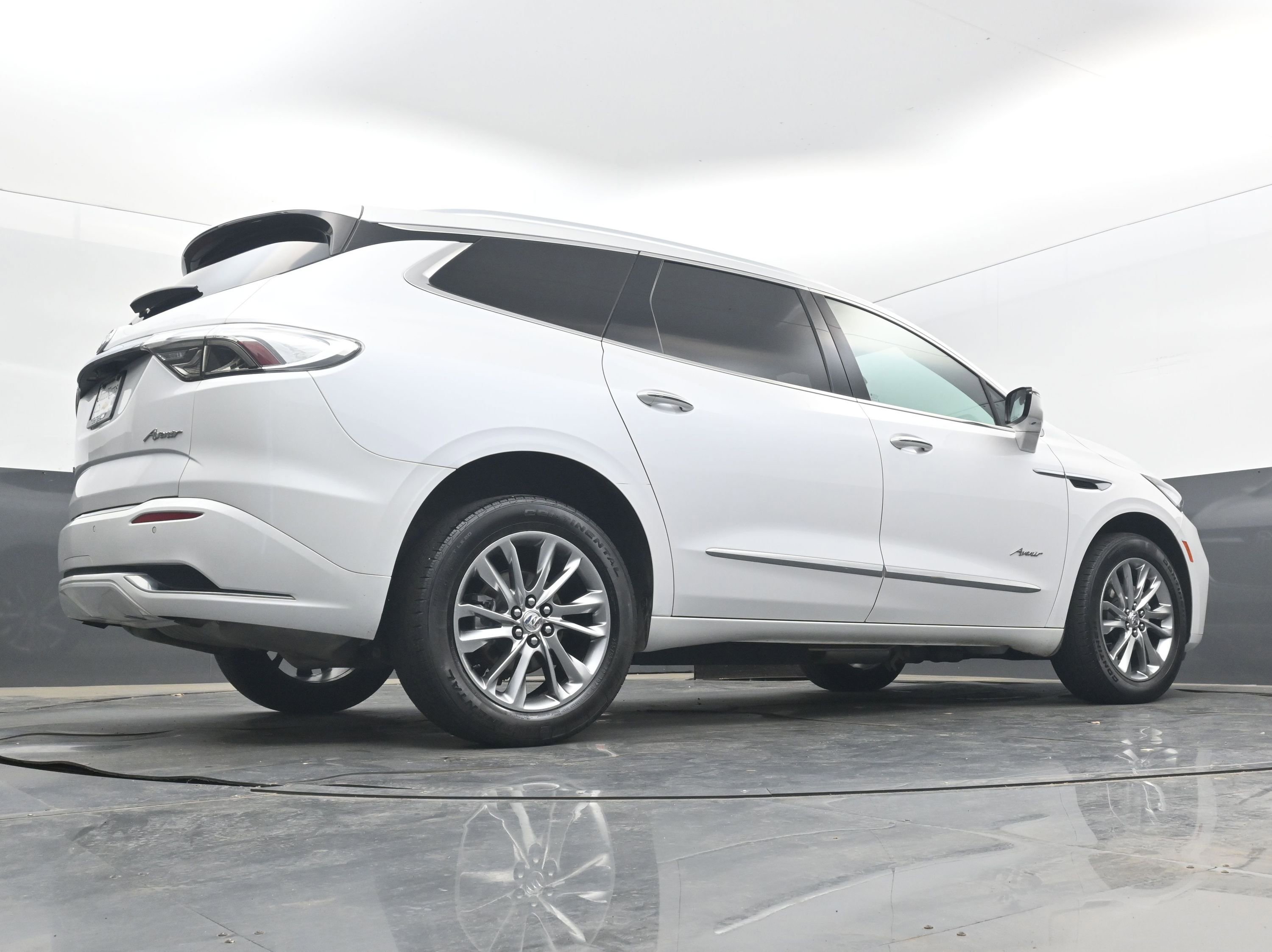 Used 2024 Buick Enclave Avenir FWD image 17