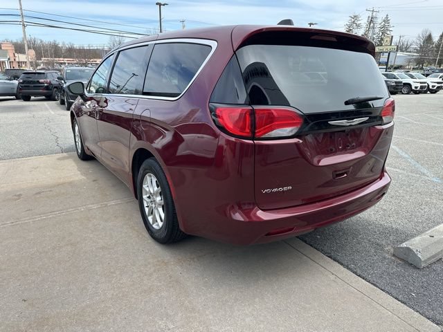 Certified 2023 Chrysler Voyager LX FWD image 5