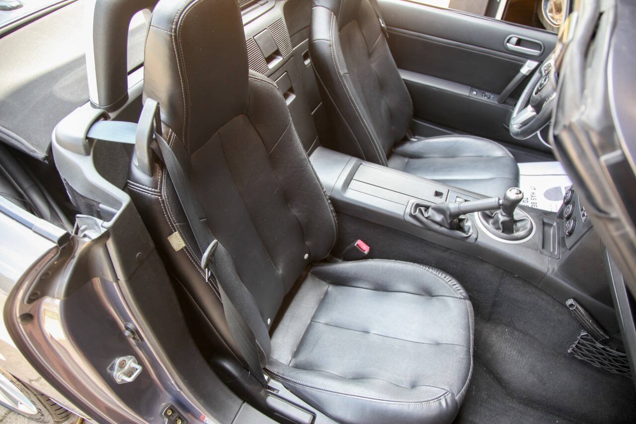 Used 2006 MAZDA MX-5 Miata Grand Touring w/ Premium Pkg RWD image 42