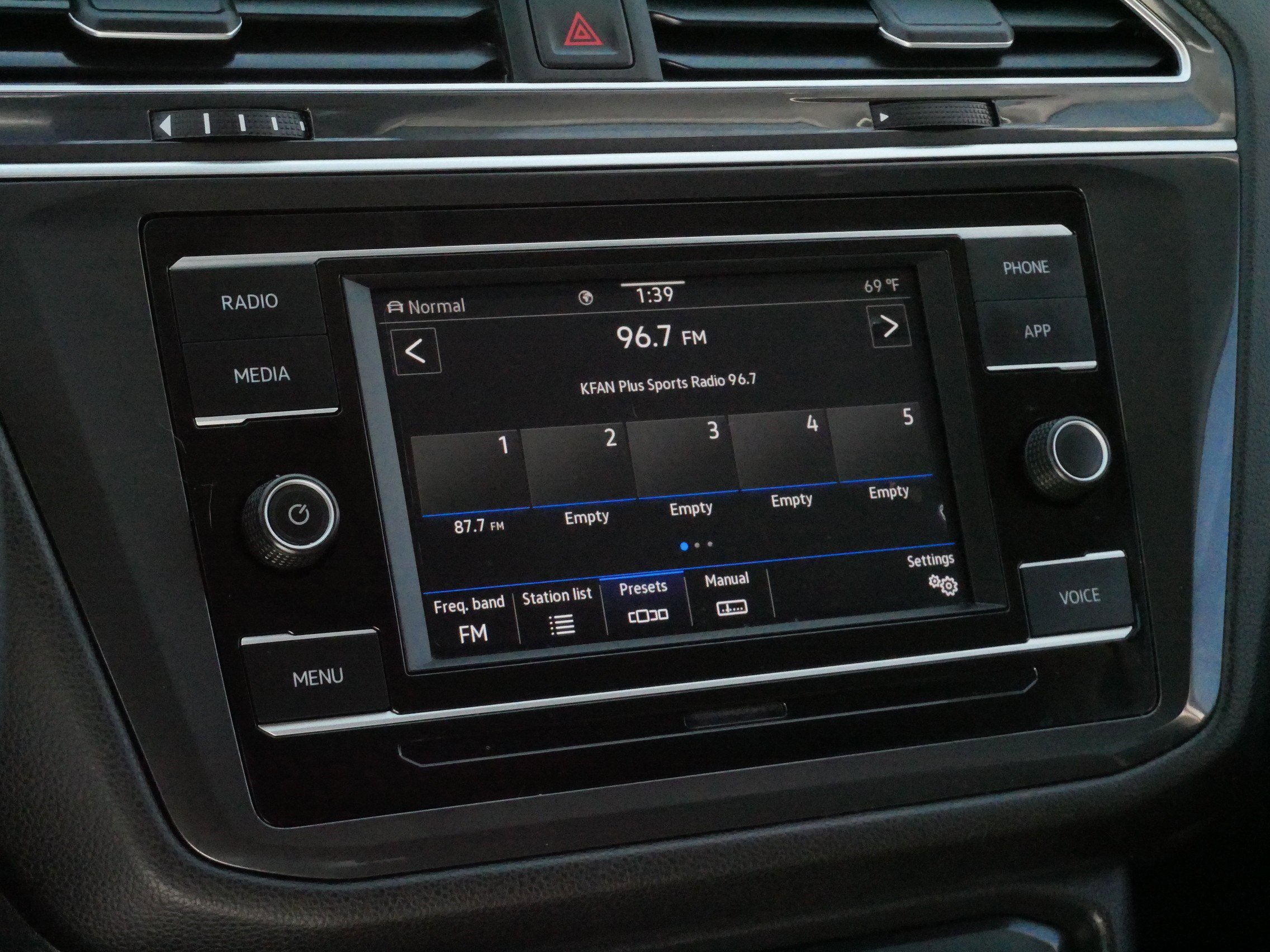 Certified 2023 Volkswagen Tiguan S AWD/4WD image 22