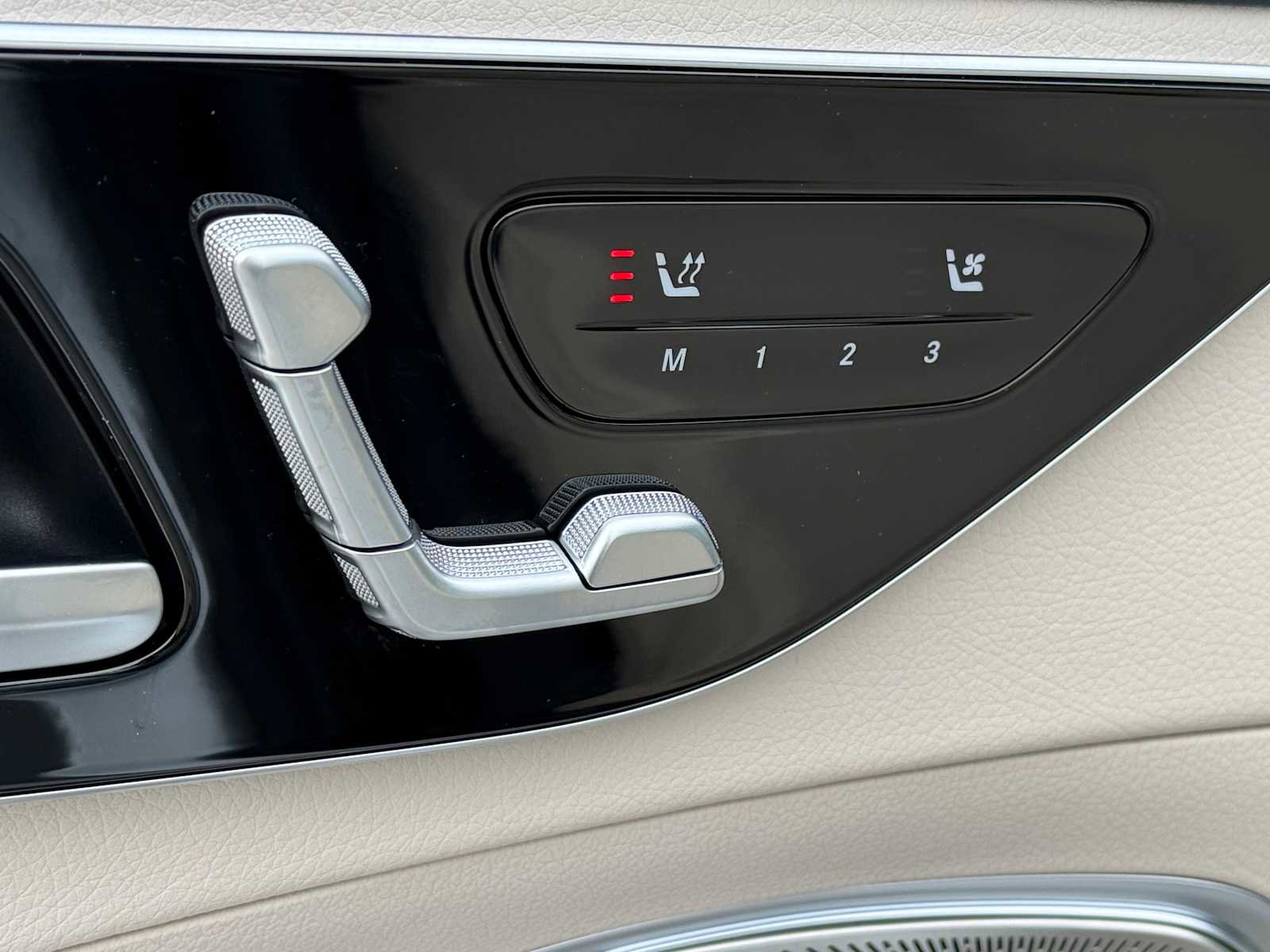 Used 2025 Mercedes-Benz C 300 4MATIC Sedan image 13