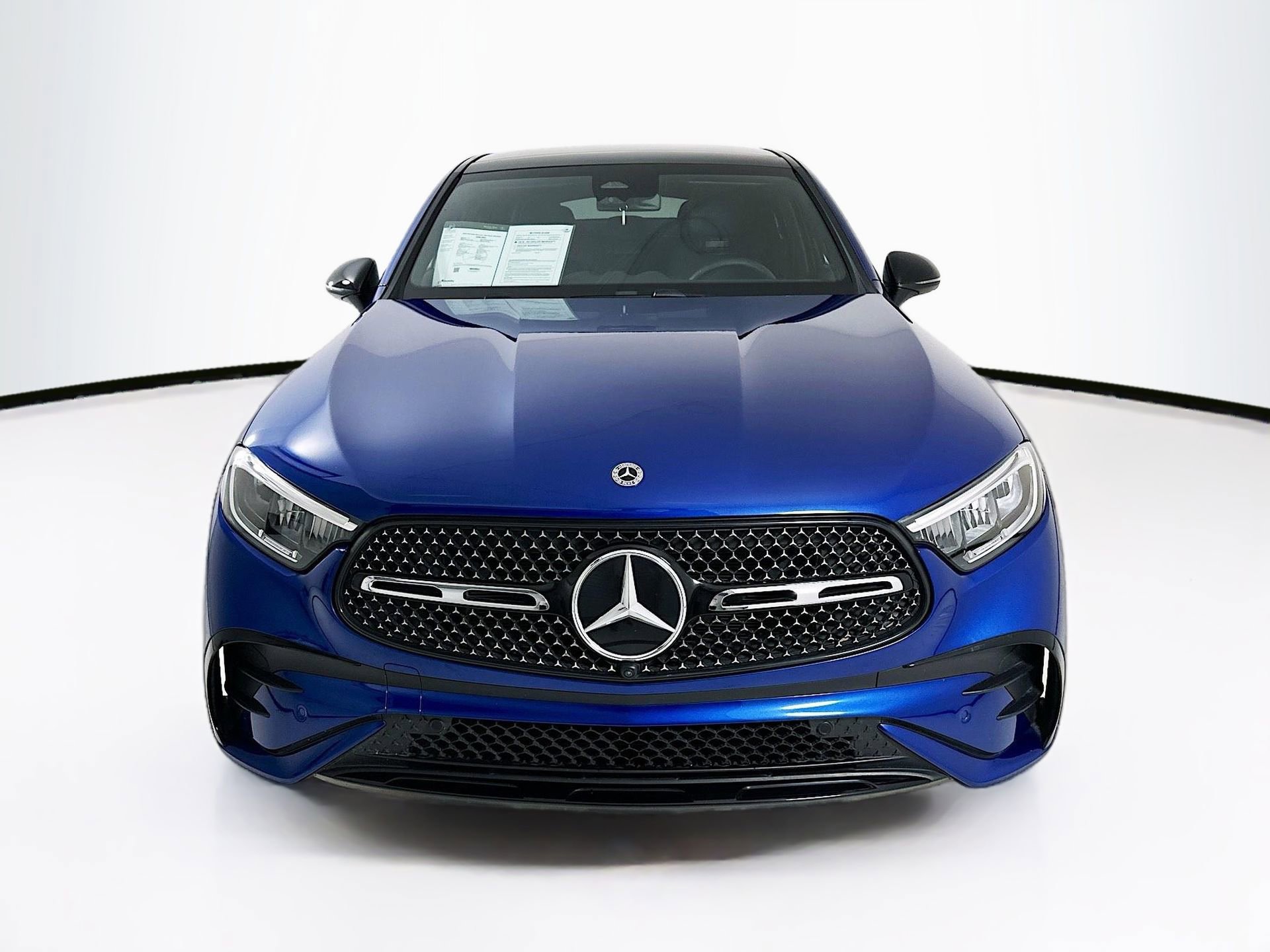 Used 2025 Mercedes-Benz GLC 300 4MATIC image 2