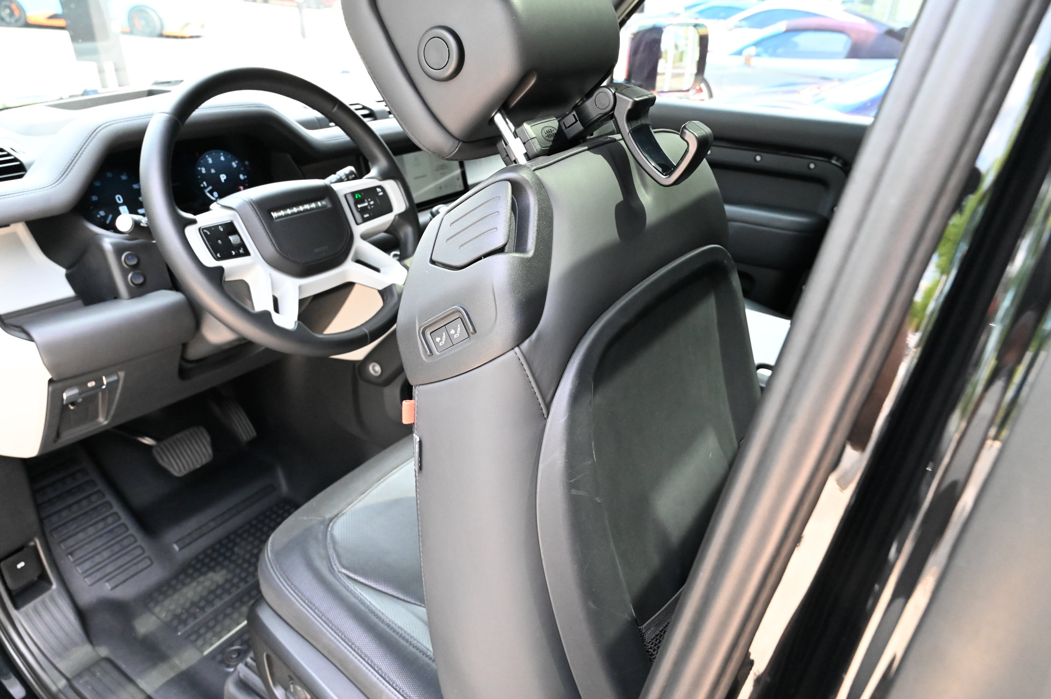 Used 2023 Land Rover Defender 90 X-Dynamic SE AWD/4WD image 24