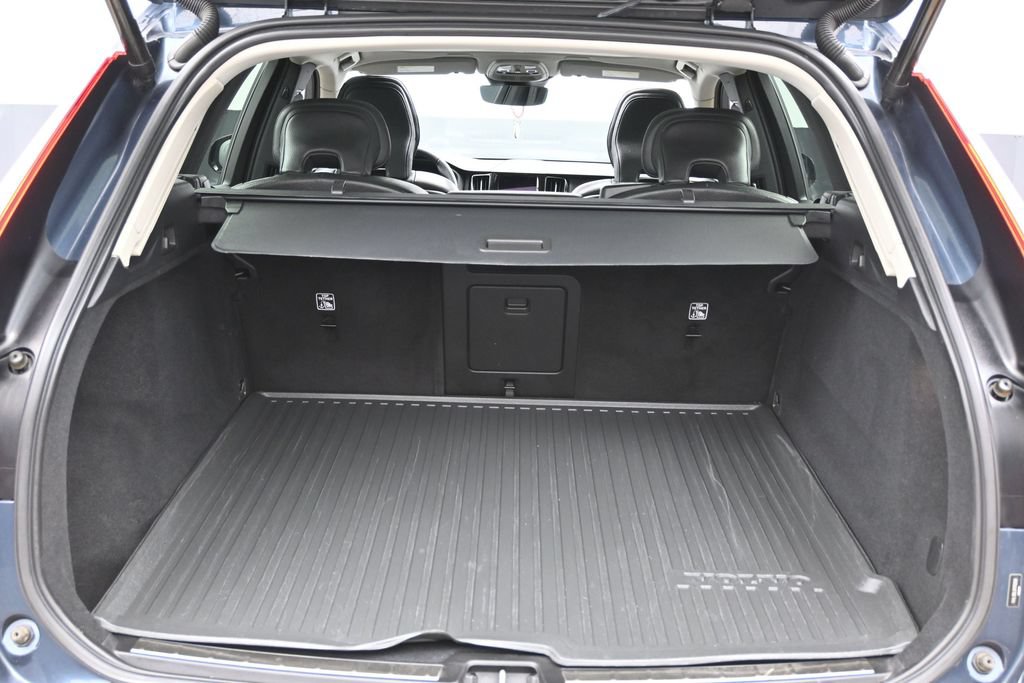 Used 2024 Volvo XC60 B5 Plus w/ Protection Package Premier AWD/4WD image 16