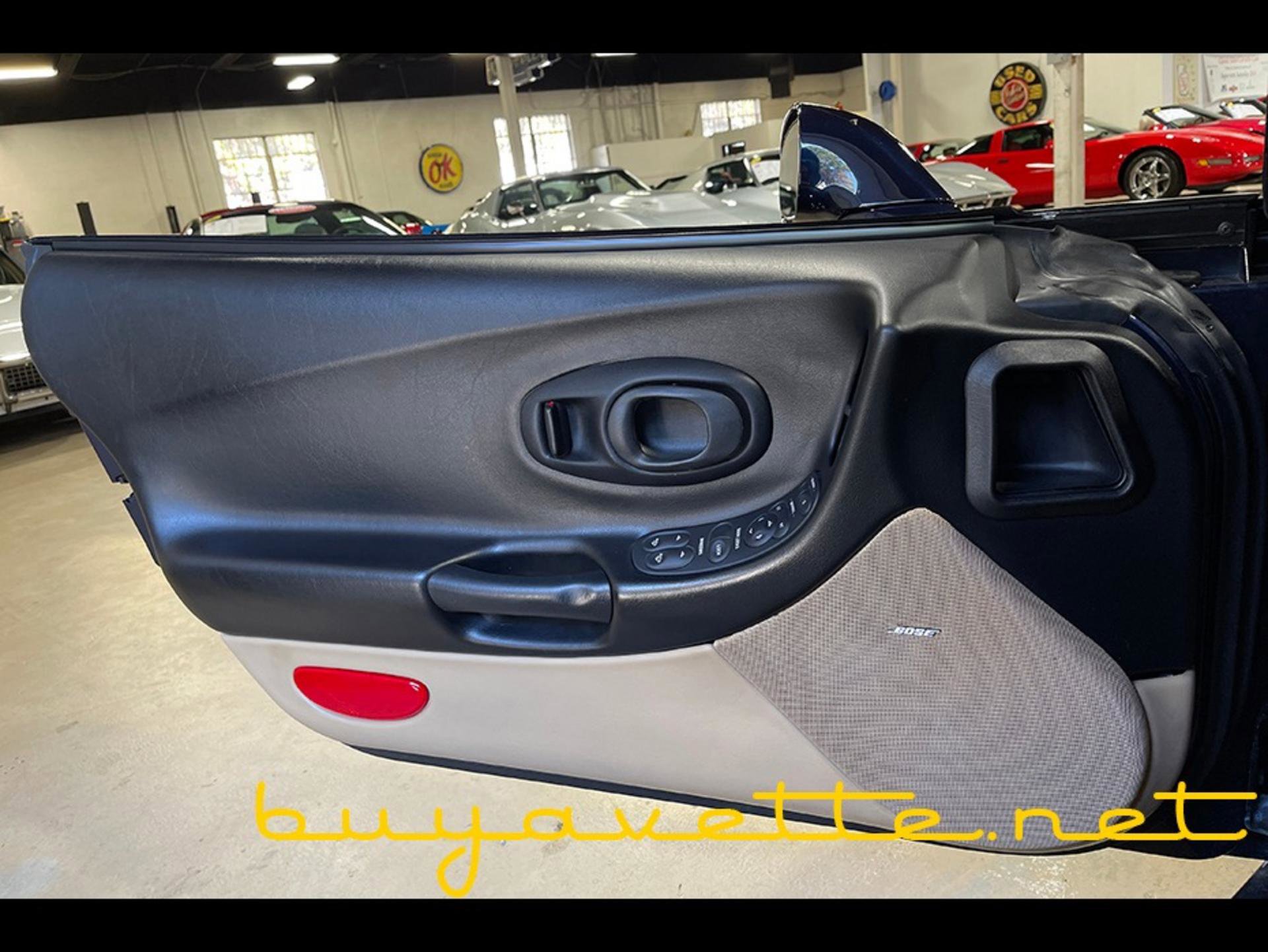 Used 2000 Chevrolet Corvette Coupe w/ Roof Pkg image 21